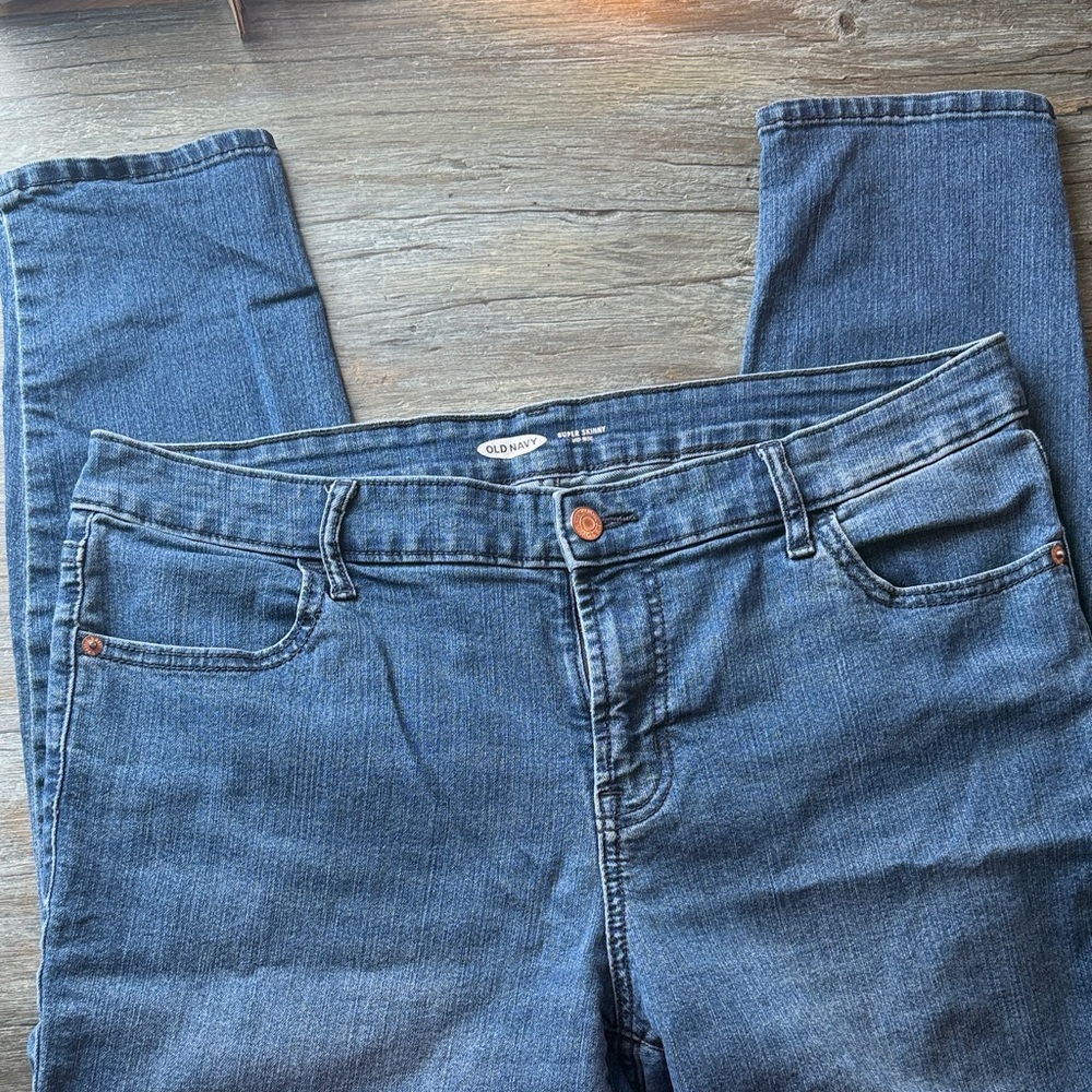 Old Navy Women's Super Skinny Mid Rise Jeans in Classic Blue